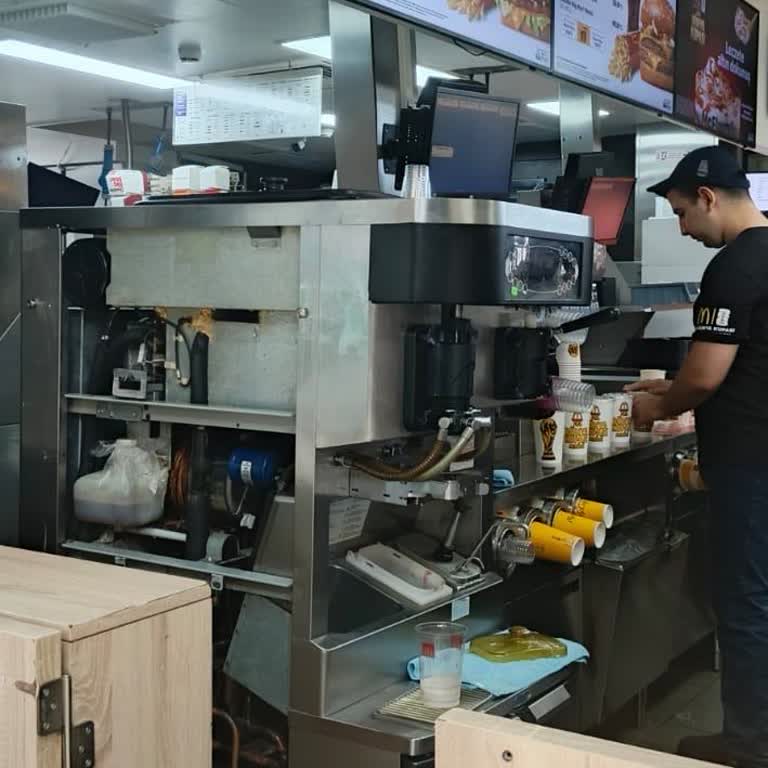 Mersin Forum McDonald's’ta İlgisiz Personel Ve Kirli Dondurma Makinesi