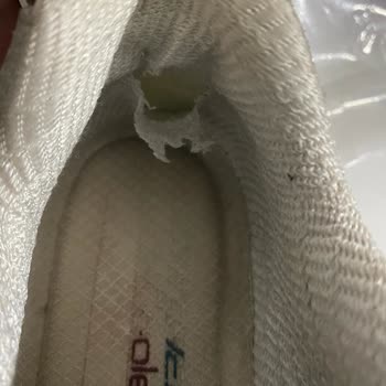 Skechers Ayakkabısında Üretim Hatası: Topuk İç Astarı Yırtıldı, İade Reddi