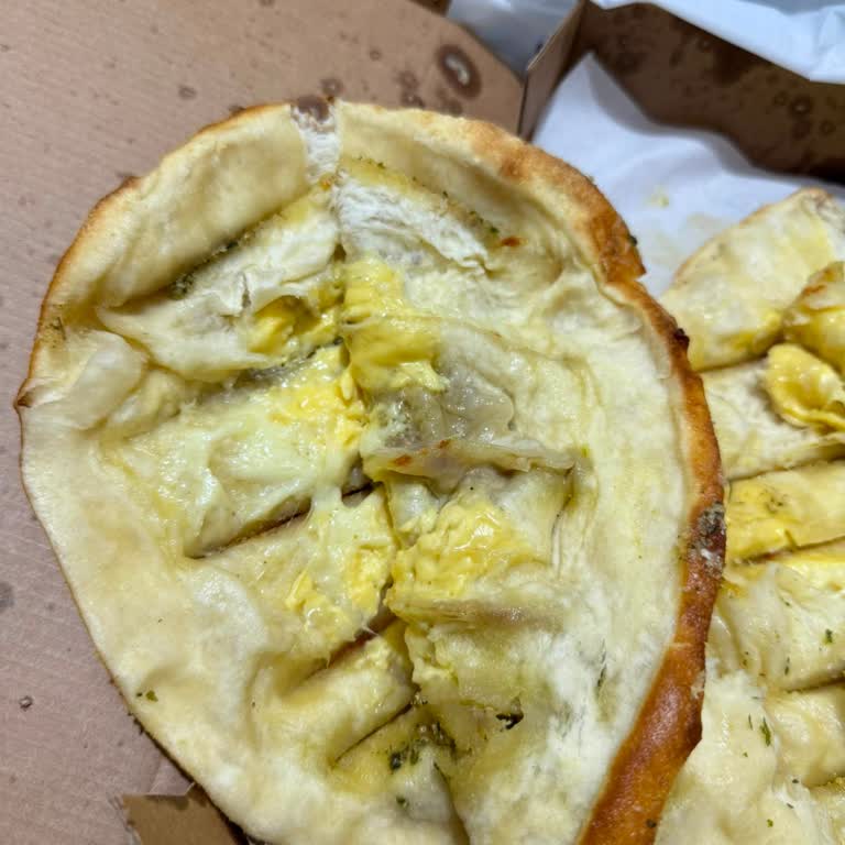 Domino's Mersin Toroslar Şubesinde Bol Peynirli Ekmeklerde Peynir Eksikliği Ve İade Reddedildi