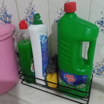 Boya Kalıntılı Raf Ve Eksik Yapıştırma Askılıklar