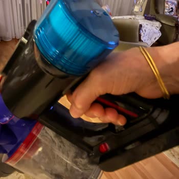 Dyson V10 Tutma Aparatının Tasarım Hatası El Tahrişi Ve Değişim Talebi