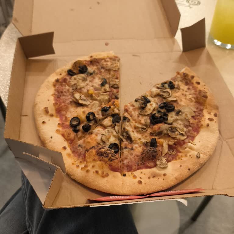 Dominos Şubesinde Eksik Ve Soğuk Siparişte İade Talebi
