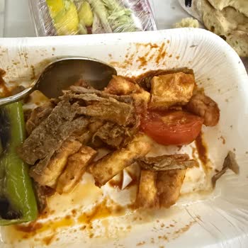 İskender Siparişinde Kırık Porselen Parçası Bulunması Sağlık Tehlikesi