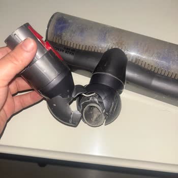 Dyson V10 Motorhead Mafsal Parçası Kısa Sürede Kırıldı, Garanti Reddi