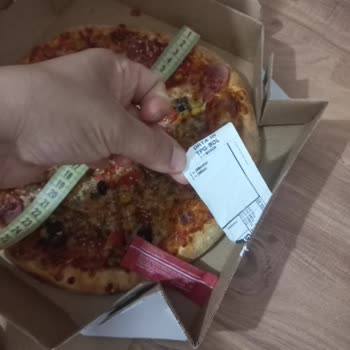 Küçük, Bayat Pizza Ve Soğuk Patates: Yanıltıcı Ölçü Bilgisi Ve İade Talebi