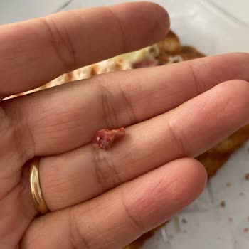 İstanbul Ümraniye Hakmar Şubesinde Sucukta Kemik Parçası Bulunması