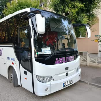 Sitemizin Önünde Otobüs Parkı Ve Şoförün Saygısız Tutumu