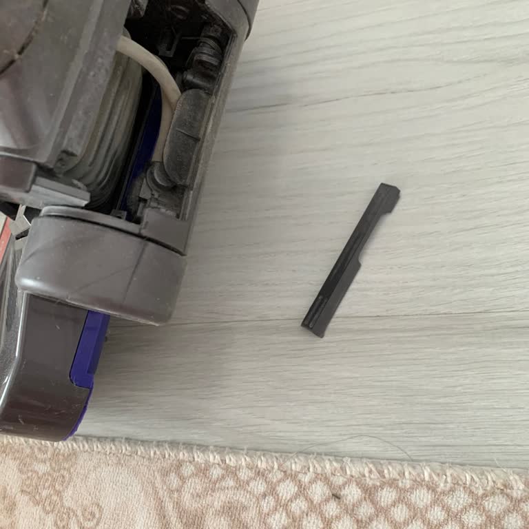 Dyson Cinetic Big Ball Süpürge Başlık Parçası Kırıldı Garanti Kapsamı Dışında