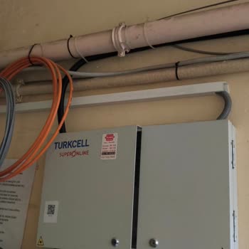 Fiber Kutusu Beş Yıldır Altyapı Yok Diyor, Çekilen Kablolara Rağmen İnternet Bağlanmıyor