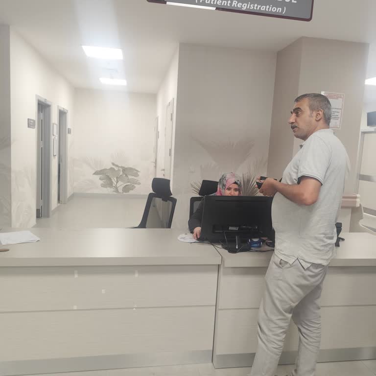 Antalya Şehir Hastanesi C Blok Kayıt Danışmanının Keyfi Ve Ayrımcı Tutumu