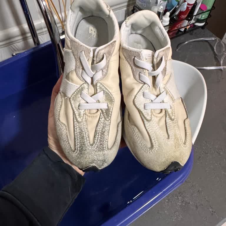 New Balance 327 Ayakkabısında Yıkama Sonrası Siyah Lekeler