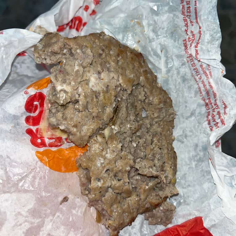 Bozulmuş Hamburger Üzerine Sağlık Riski Ve Ücret İadesi Talebi