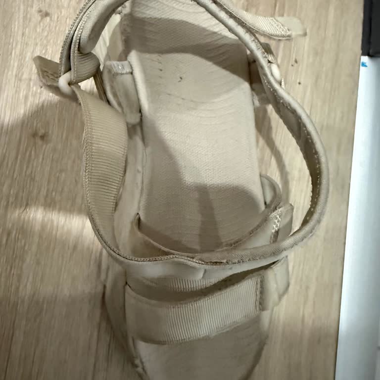 Skechers Sandaletinde Kısa Sürede Taban Soyulması Ve Koku Oluşması