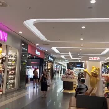 Haribo Çikolata Standındaki Personelin Tavrı!