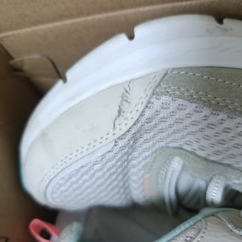 Skechers Ayakkabısı Yırtıldı, Ürün Kalitesi Konusunda Şikayet Ve İade Talebi