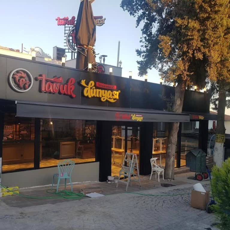 Alaçatı Tavuk Dünyası’nda Pesto Soslu Makarna Nedeniyle Gıda Zehirlenmesi Yaşadım
