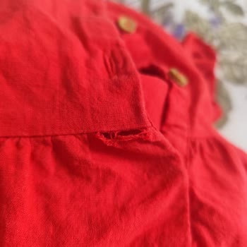 DeFacto’da Kısa Sürede Patlayan Dikişli Elbiseye Değişim Reddi