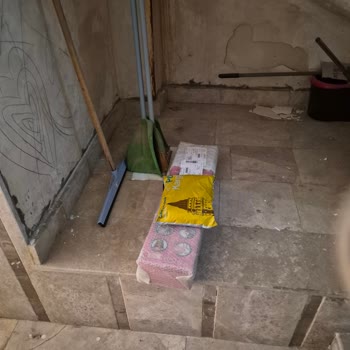 PTT Kargo Onayımı Almadan İki Adet Kargomu Apartmanın Merdiven Boşluğuna Bırakıp Gitmiş