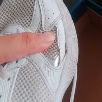 FLO Mağazasında Satın Alınan U. S. Polo Ayakkabının Yanlardan Açılması Ve Müşteri Temsilcisinin Saygısız Tutumu