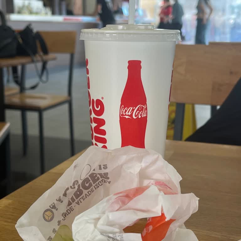 Burger King Etimesgut Şubesinde İçinden Çıkan Kıl Ve Personelin Duyarsızlığı
