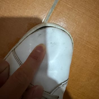 Calvin Klein Shoes Bought on Trendyol Fall Apart Shortly After Purchase