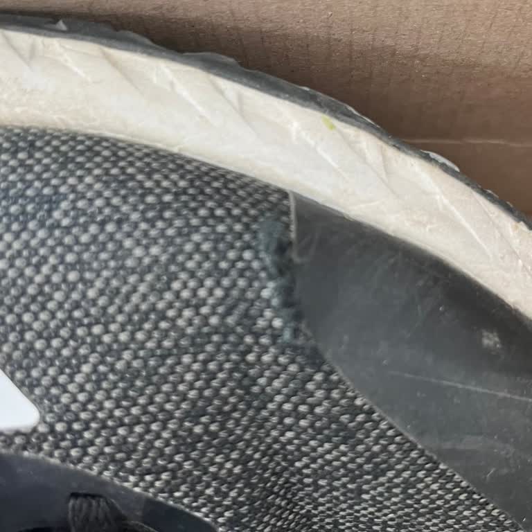 İki Ayda Yırtılan Adidas Ayakkabı, Kullanıcı Hatası Olarak Reddedildi