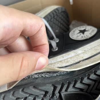 Converse Ayakkabım Kısa Sürede Yırtıldı, Garanti 'Kullanıcı Hatası' Olarak Değerlendirildi