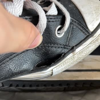 Converse Ayakkabım Kısa Sürede Yırtıldı, Garanti 'Kullanıcı Hatası' Olarak Değerlendirildi