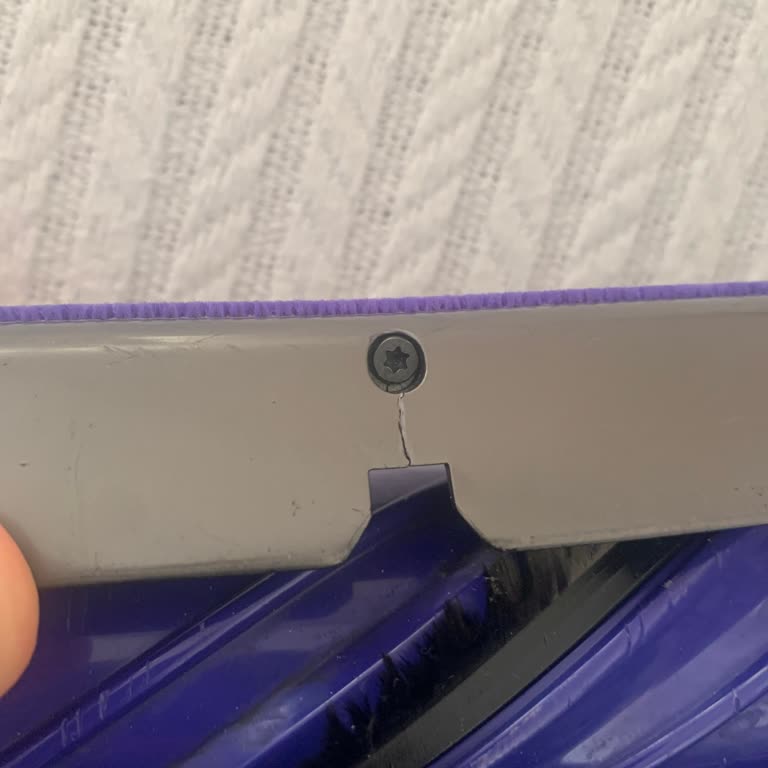 Dyson Servis Başlık Hasarını Kabul Etmeyerek Ücretsiz Değiştirmeyi Reddetti