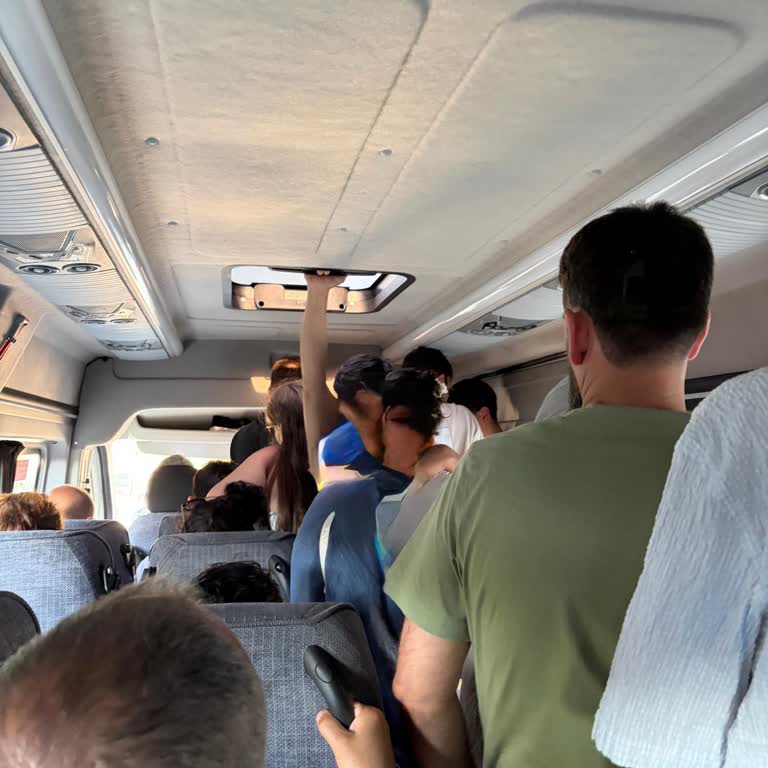 Bursa’da Dolmuşlarda Aşırı Kalabalık Ve Ayakta Yolcu Taşımak Güvenliği Tehdit Ediyor