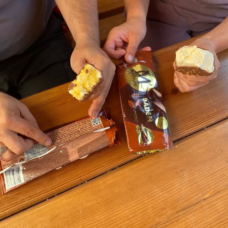 Magnum Bademli Dondurmanın Kötü Tatı, Kokusu Ve Renk Değişimi Şikayet