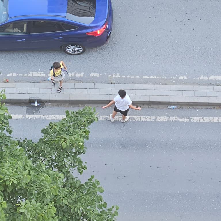 Akmerkez Trafik Işığında Su Satan Çocukların Gürültü Ve Güvenlik Sorunu