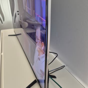 Panel Çerçeve Ayrılması Ve Ölü Piksel Problemiyle Vestel TV Değişim Talebi