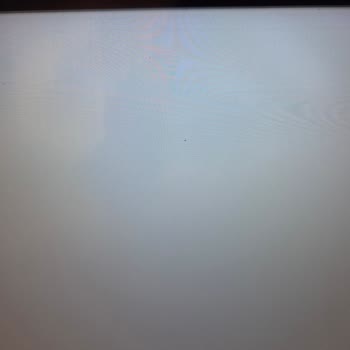Panel Çerçeve Ayrılması Ve Ölü Piksel Problemiyle Vestel TV Değişim Talebi