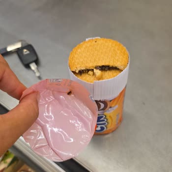 Eti Cin Ürününün İçindeki Bisküvi Parçası Eksik Çıktı