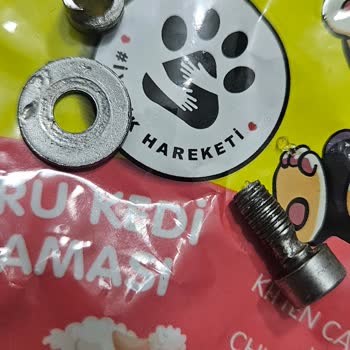 Furpa Marketler Satılan Kedi Mamasında Metal Parçalar Bulundu