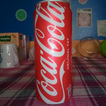Daha Daha Son Kullanma Tarihi Geçmiş Ve Hasarlı Kutu Kola