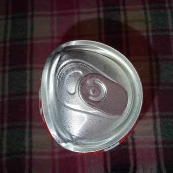 Daha Daha Son Kullanma Tarihi Geçmiş Ve Hasarlı Kutu Kola