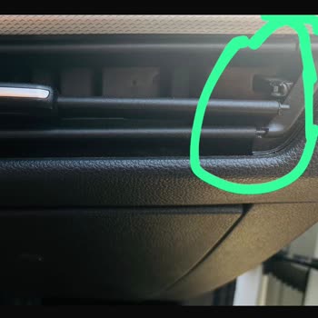 Volkswagen Golf 8 Havalandırma Izgarası Kırıldı Ve Garanti Kapsamına Alınmadı