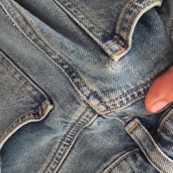Kısa Sürede Yırtılan Ve Küçülen Mavi Kot Pantolon İçin Ürün Değişimi Talebi
