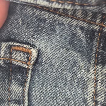 Kısa Sürede Yırtılan Ve Küçülen Mavi Kot Pantolon İçin Ürün Değişimi Talebi