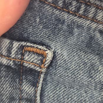 Kısa Sürede Yırtılan Ve Küçülen Mavi Kot Pantolon İçin Ürün Değişimi Talebi