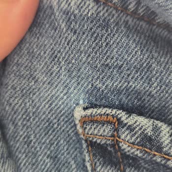 Kısa Sürede Yırtılan Ve Küçülen Mavi Kot Pantolon İçin Ürün Değişimi Talebi