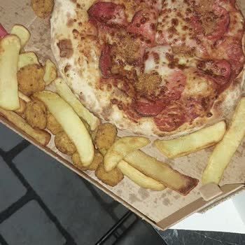 Ketçaplı Pizza Ve Donmuş Dürümos İle Tekrarlanan Memnuniyetsizlik