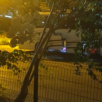 Alanya Dinek Mahallesinde İsparta Petrol Turizm Otobüslerinin Yasaklı Bölgeye Park Etmesi