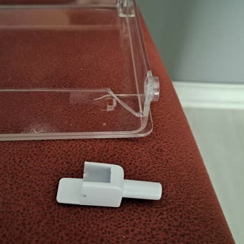 Uğur Derin Dondurucunun Kapak Parçası Zayıf, Garanti Kapsamında Ücretsiz Değişim Talebi