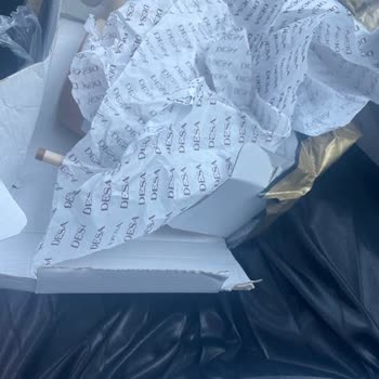 Lüks Stiletto Ayakkabıda Yırtık Paket Ve Çizik Sorunu