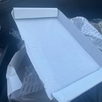 Lüks Stiletto Ayakkabıda Yırtık Paket Ve Çizik Sorunu