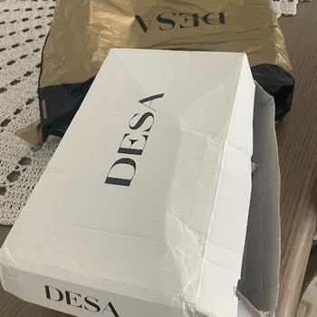 Lüks Stiletto Ayakkabıda Yırtık Paket Ve Çizik Sorunu
