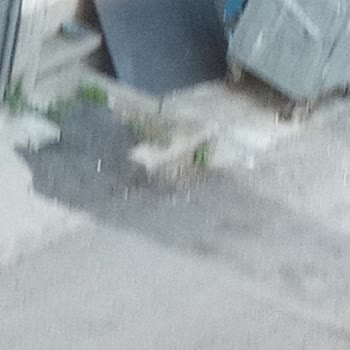 Mithatpaşa Mahallesinde Çöp Konteyneri Yanına Sürekli Eşya Ve Moloz Dökülmesi